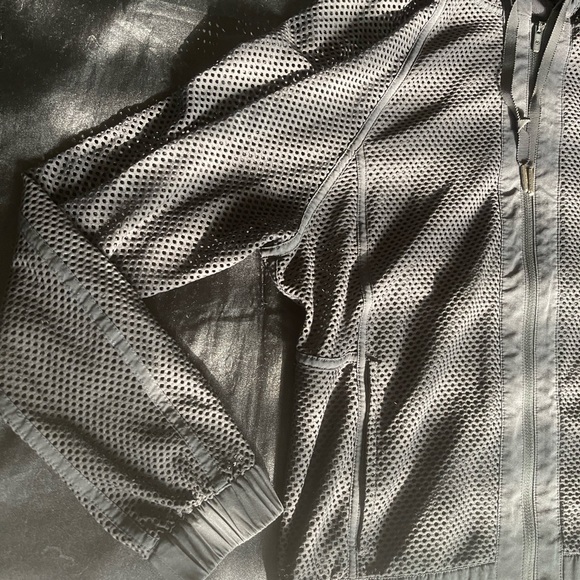 Lululemon Mesh on Mesh Jacket - Picture 9 of 15